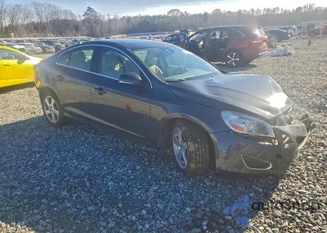 2012 Volvo S60 T5 z USA, uszkodzony, nr VIN YV1622FS5C2131582